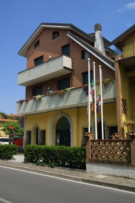 Borromeo Residenze Service S.A.S Пескиера Боромео Екстериор снимка